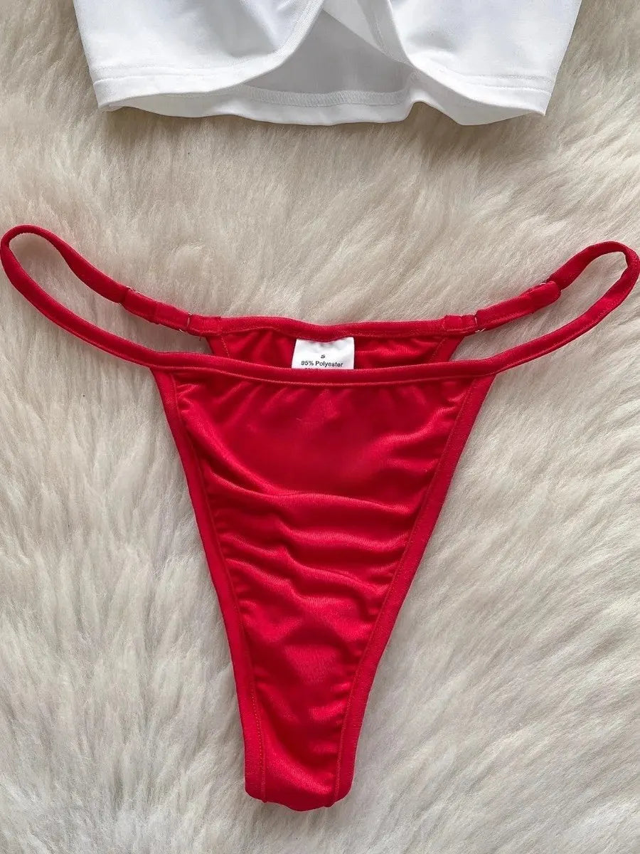 Ensemble de maillot de bain deux pièces Foamlina pour femme : haut style débardeur sans manches à motifs et bas bikini triangle.