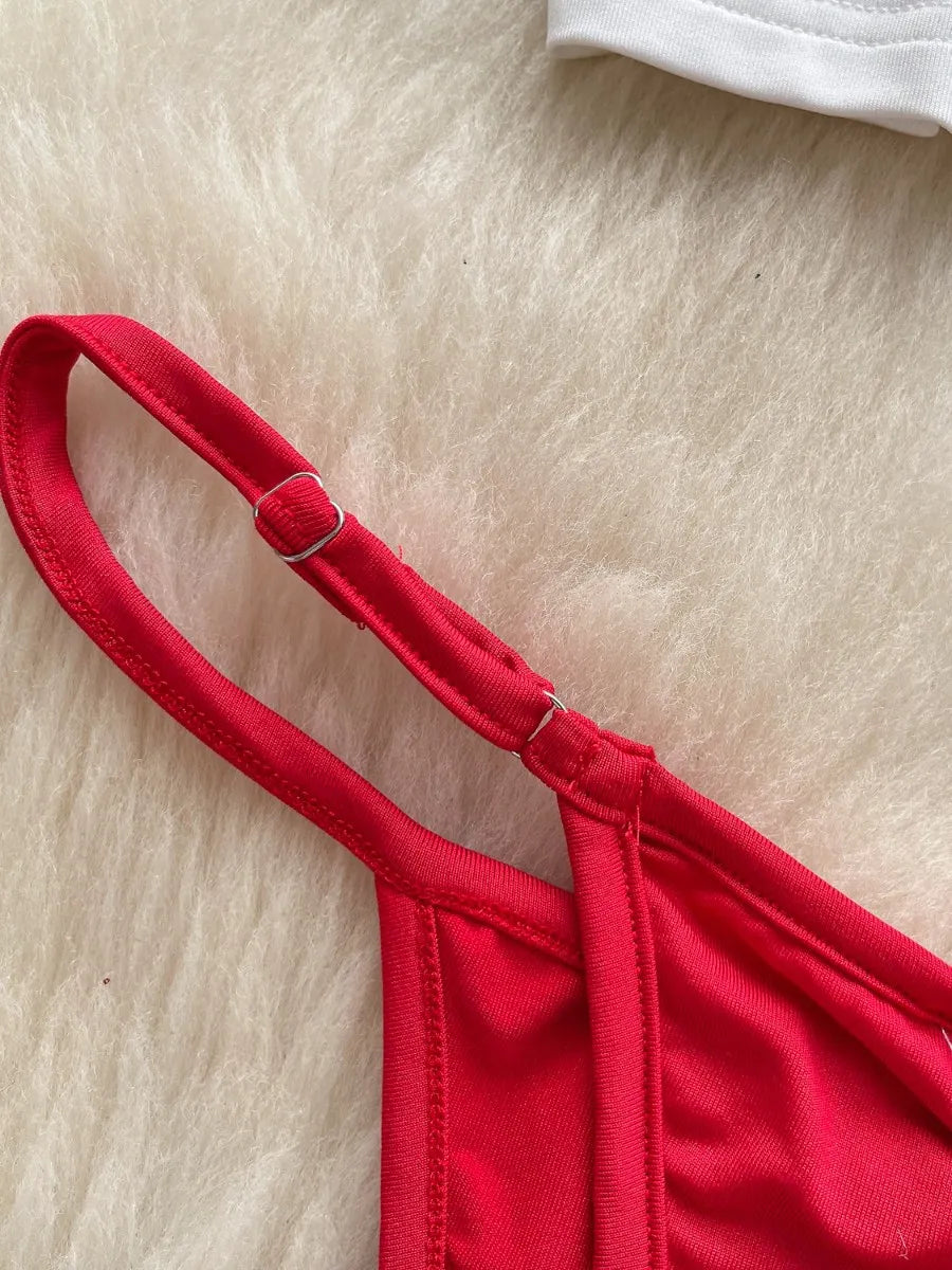 Ensemble de maillot de bain deux pièces Foamlina pour femme : haut style débardeur sans manches à motifs et bas bikini triangle.